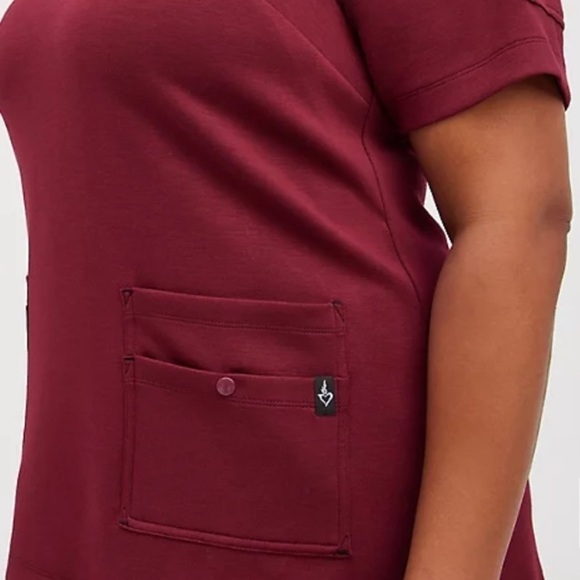 NWT TorridStrong Waistband Short Sleeve Scrub Top In Burgundy - Picture 3 of 10